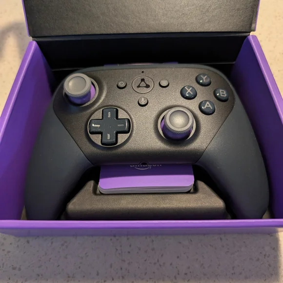 Amazon Luna Controller - Purple and Gray - Picture 3 of 4